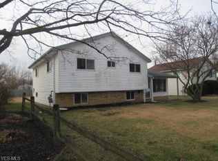 833 Rosewood Dr, Elyria, OH 44035