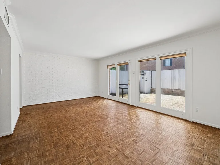 399 N Post Oak Ln #399 — Photo 6