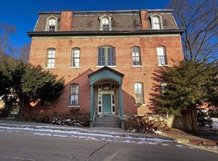 469 Emmett Street-Cathedral Gardens - 23, Dubuque, IA 52001