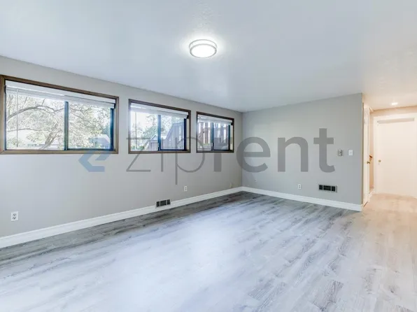 14325 19th Ave NE #B, Seattle, WA 98125