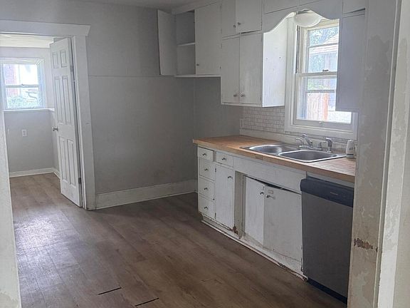 3rd image of 917 W Chicago Street