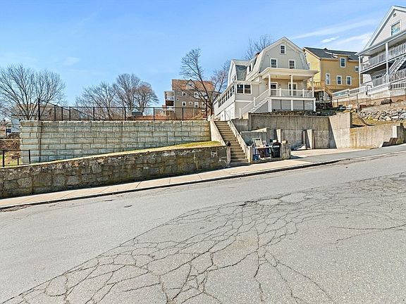 3rd image of 72 Cook St