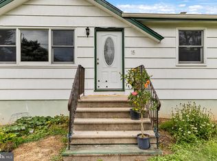 15 Woosamonsa Rd, Pennington, NJ 08534