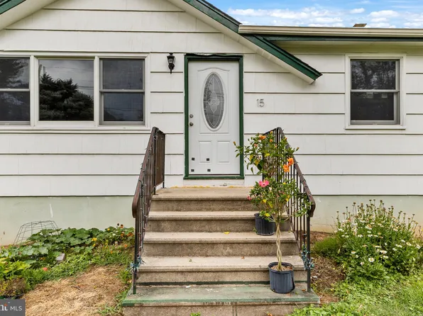 15 Woosamonsa Rd, Pennington, NJ 08534