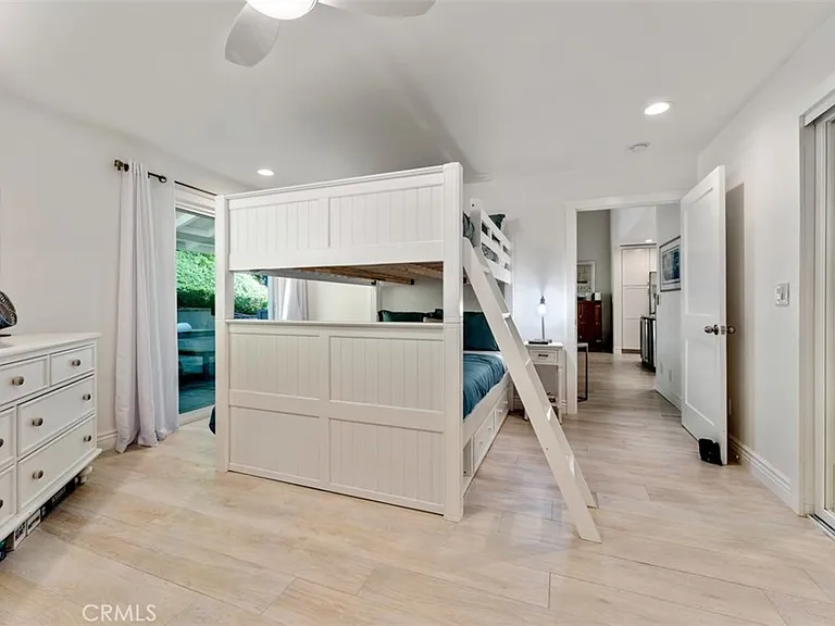 499 Nyes Pl — Photo 16
