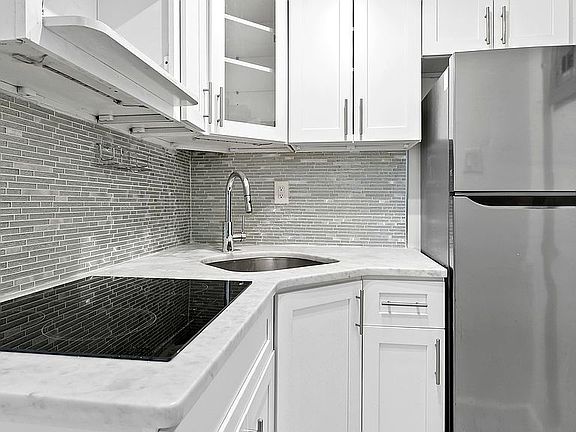 3rd image of 57 W 58th St APT 5HH