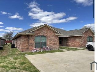 718 N Sharp St, Franklin, TX 77856