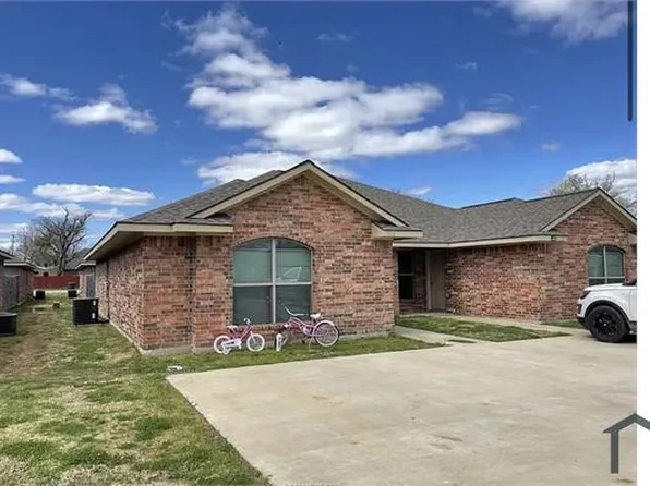 712 N Sharp St, Franklin, TX 77856