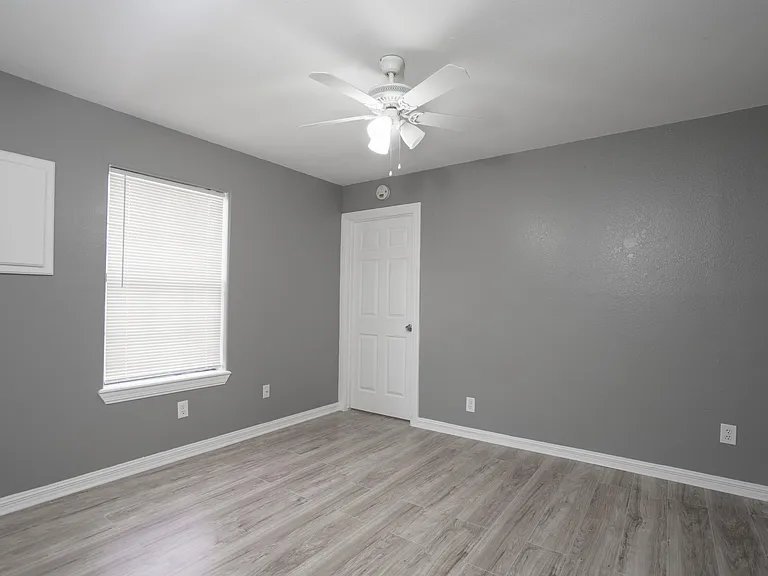 1918 Angus St S #3 — Photo 25