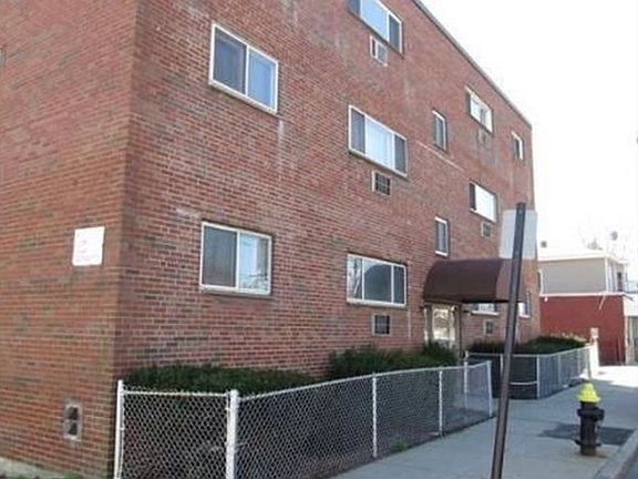 2nd image of 624 Hyde Park Ave APT C3