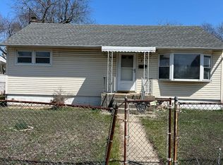32 Penndale Dr, Amityville, NY 11701