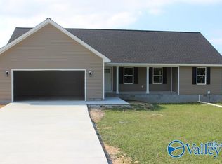 37 Mitchell Dr, Rainsville, AL 35986