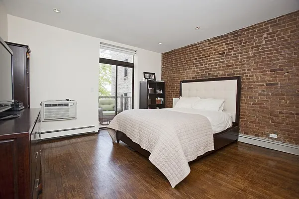Rented by Olshan Realty | media 4