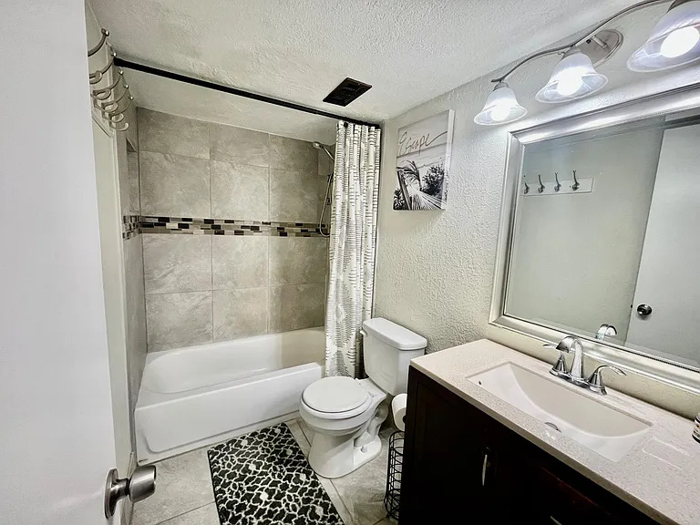 113 Lake Emerald Dr #209 — Photo 10