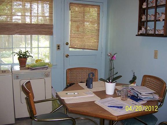 Eat-In-Kitchen