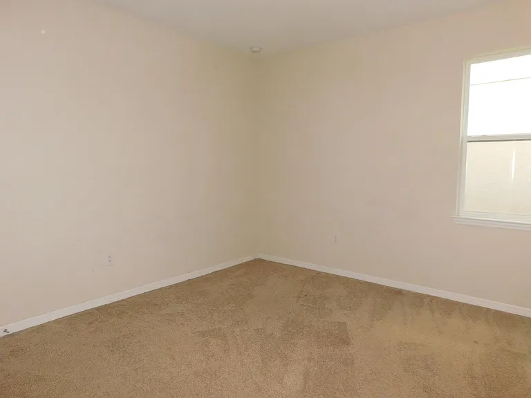 2135 Donahue Dr — Photo 24