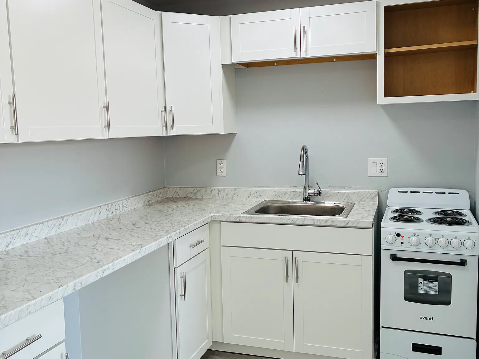 Cleve-Royal Apartments — Photo 3