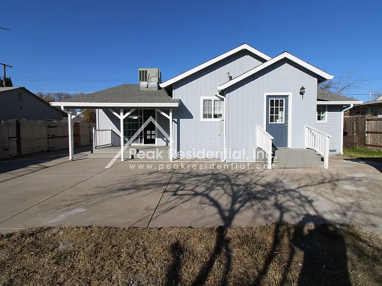 1042 Las Palmas Ave — Photo 27