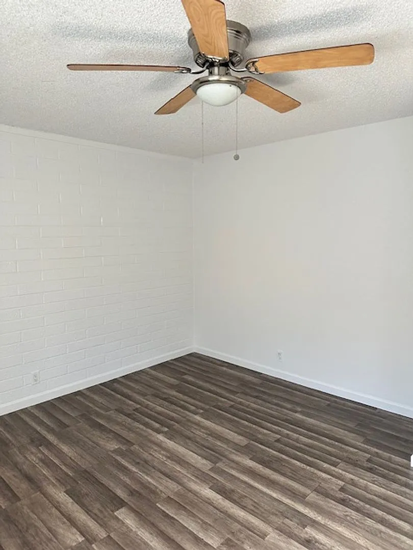 Great Ground Level Unit, Prime Area, Overlooking Pool! — Photo 4