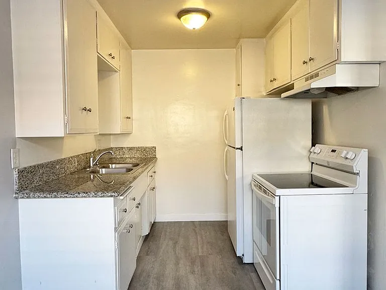 3104 E Colorado St — Photo 8