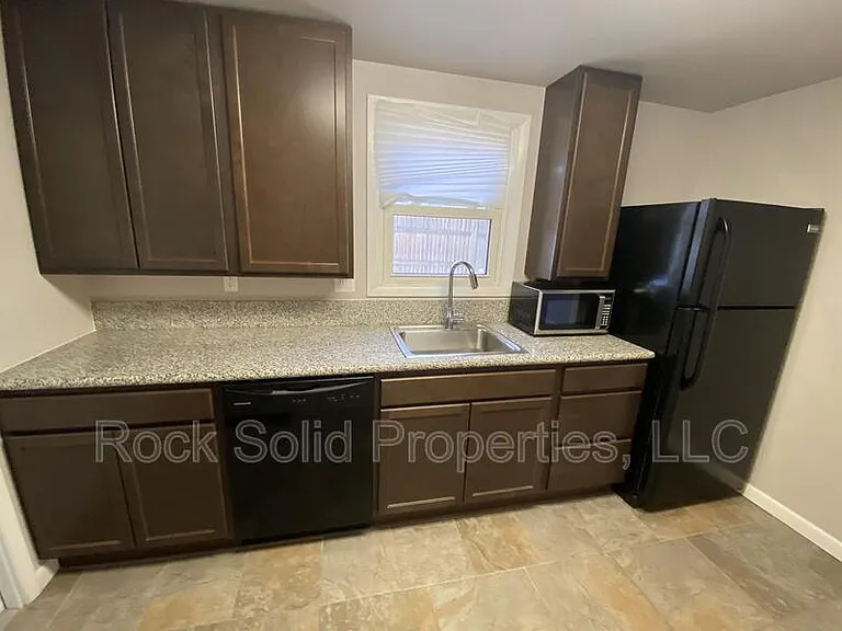 2020 Dunn Ave #4 — Photo 6