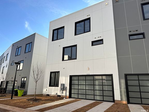 3rd image of 1112 Oval Dr