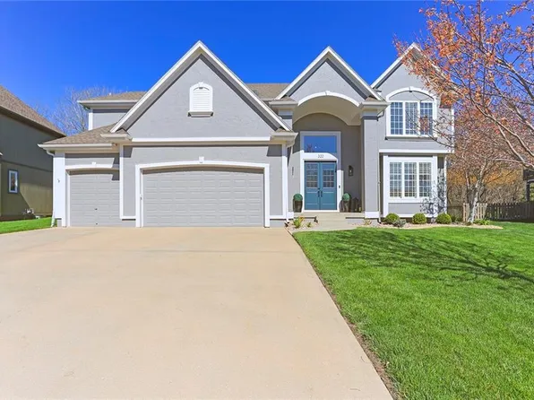 320 NE Parks Edge Pl, Lees Summit, MO 64064