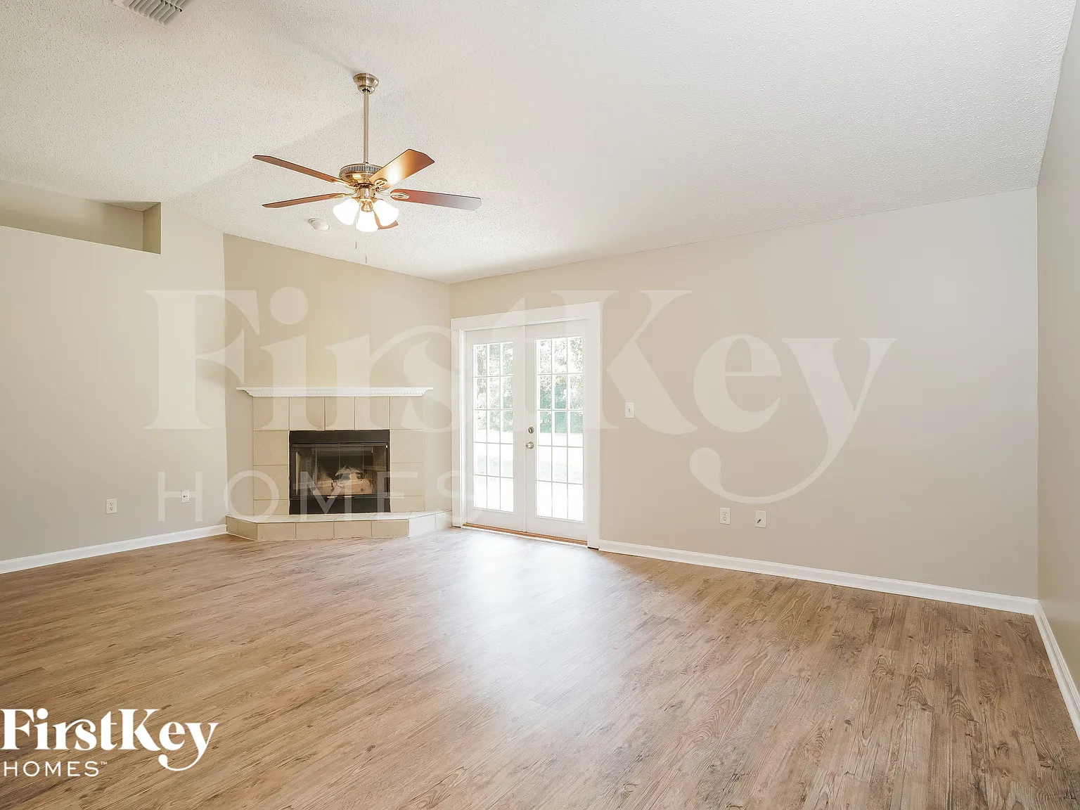 4 bed, 2.0 bath, 2045 sqft, $2,550 — Photo 4