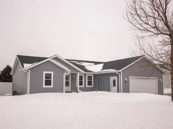 1224 9th Ave NE, Sioux Center, IA 51250