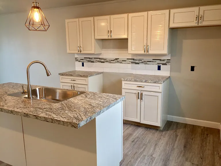 1327 Thayer Dr — Photo 8