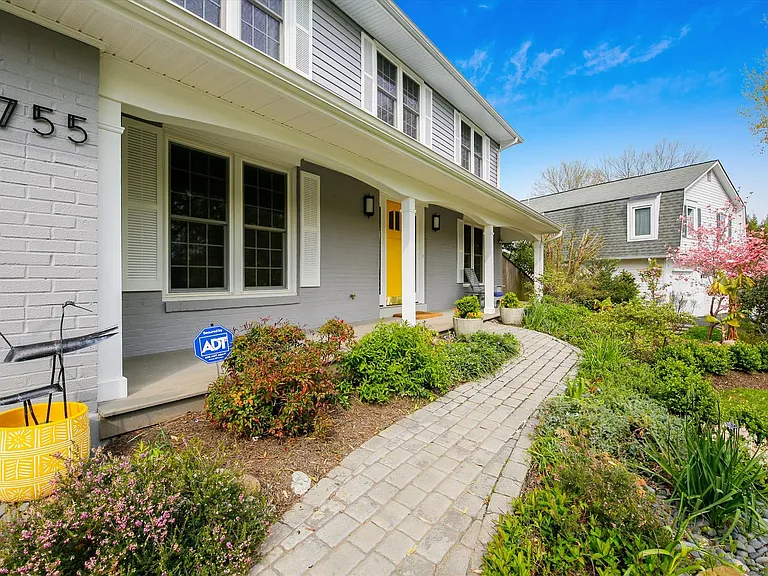 1755 Glastonberry Rd — Photo 11