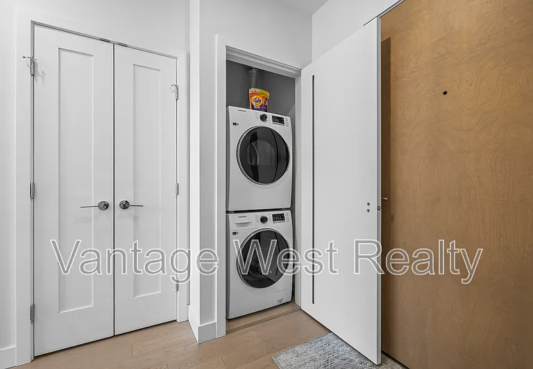 3389 Lakeshore Rd #210 — Photo 18