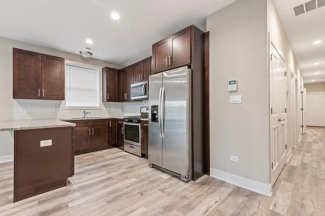 3 bed, 1500 sqft, $2,300 — Photo 4