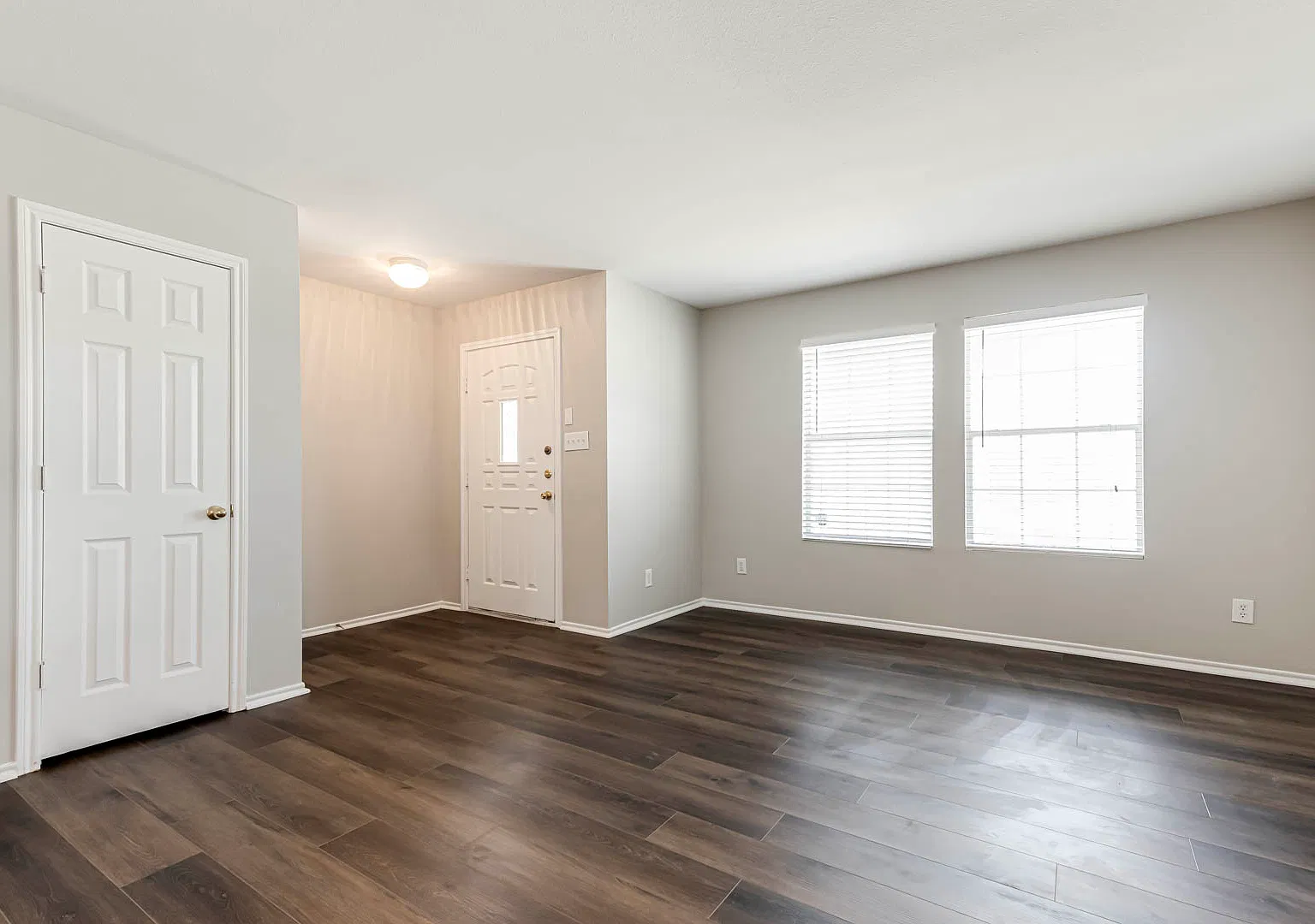 3 bed, 2.5 bath, 2516 sqft, $2,095 — Photo 3
