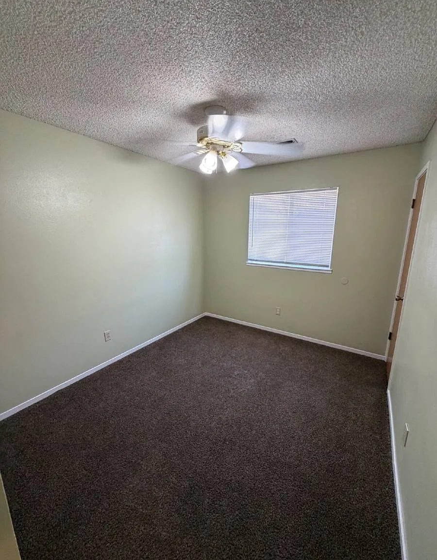 1624 W N Bear Creek Dr in Merced, CA 95348 — Photo 4