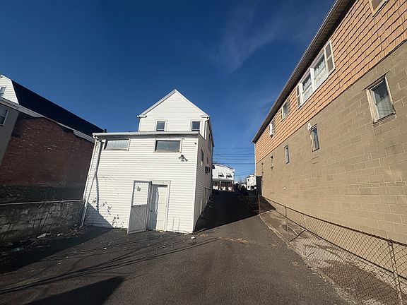 2nd image of 96 Loomis St