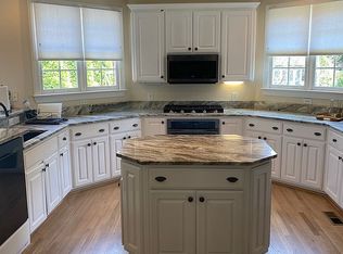 1533 Taylor Point Dr, Chesapeake, VA 23321