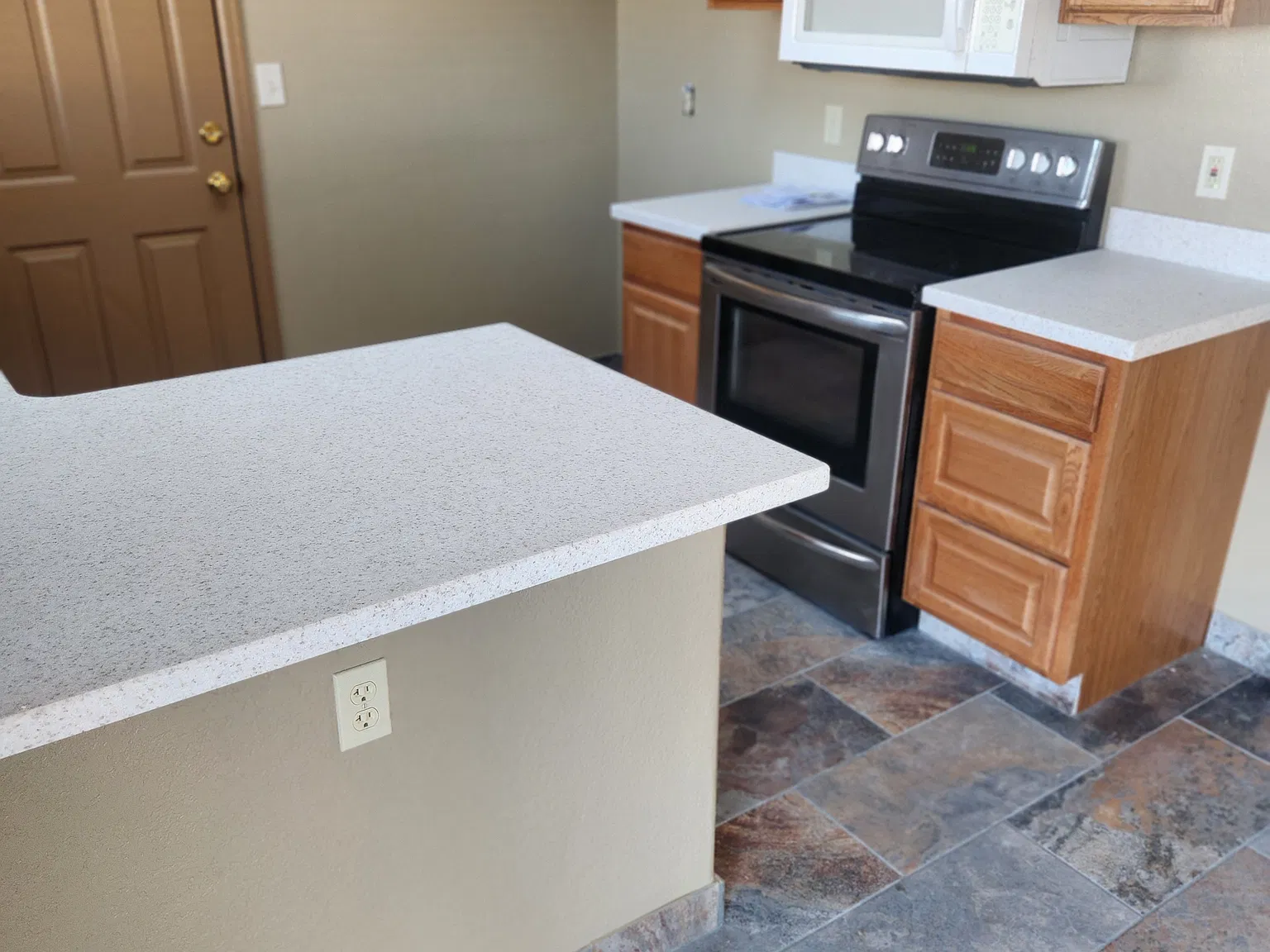 4 bed, 2400 sqft, $2,300 — Photo 4