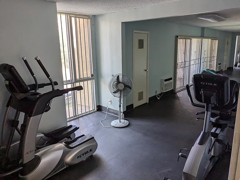 320 S Ardmore Ave #123 — Photo 18