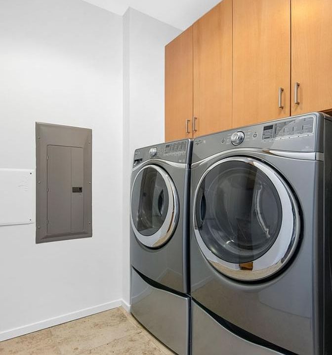 1st image of 201 E Illinois St #1