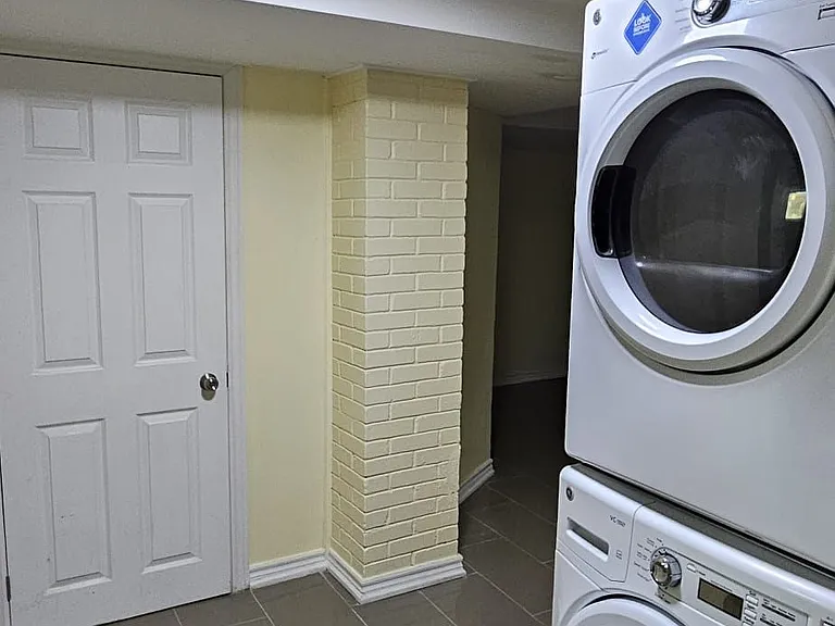 2 Botany Hill Rd #BASEMENT — Photo 4