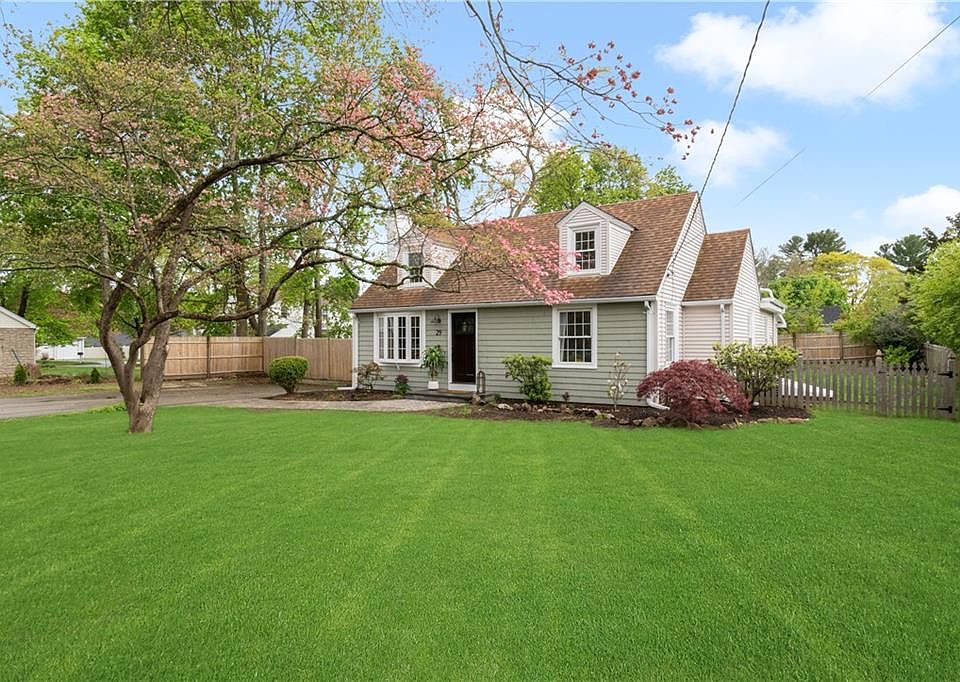 29 Hattie Ave, Smithfield, RI 02828 Zillow