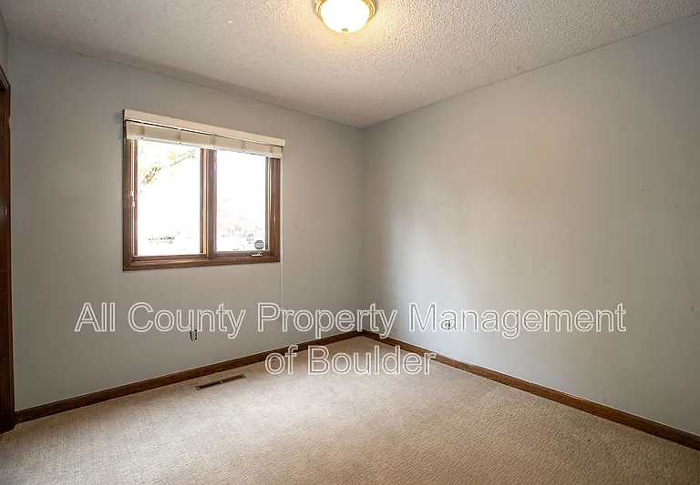 470 W Sutton Cir — Photo 16