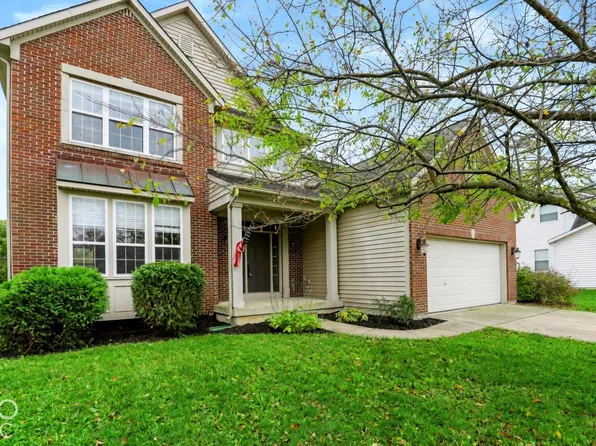 5413 Gainesway Dr, Greenwood, IN 46142