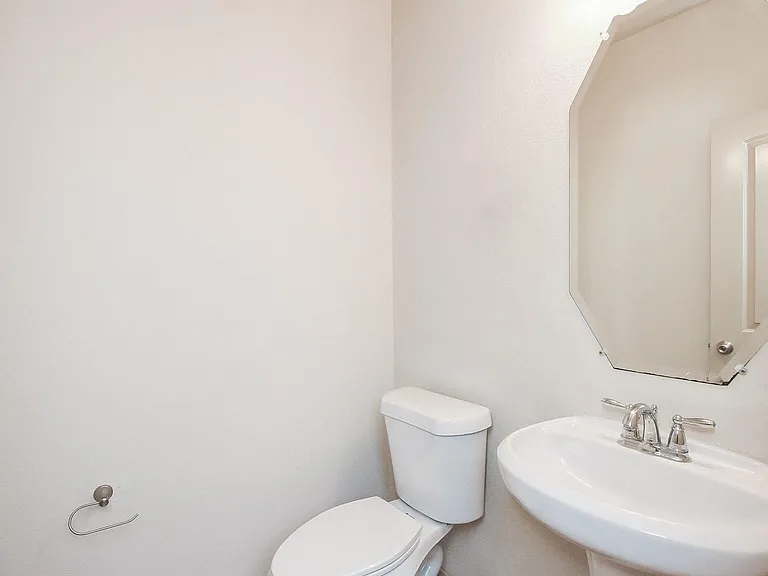 2106 Harmon Crest Ct — Photo 17