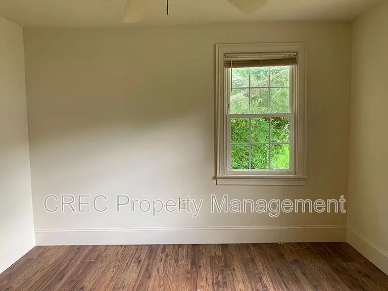 711 Locust St — Photo 17