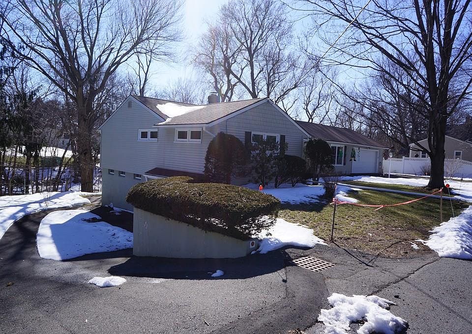 2nd image of 14 Camden St