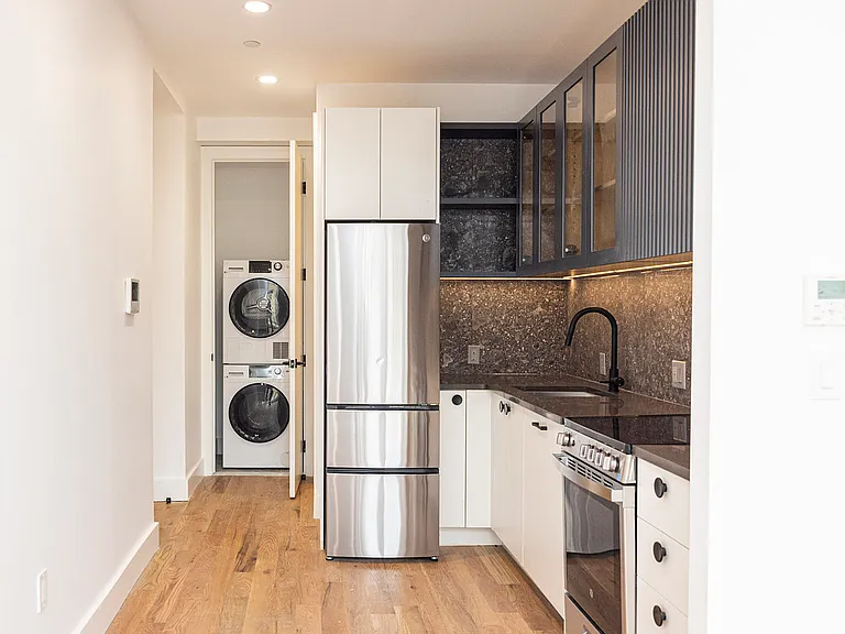 228 N 7th St #207 — Photo 3