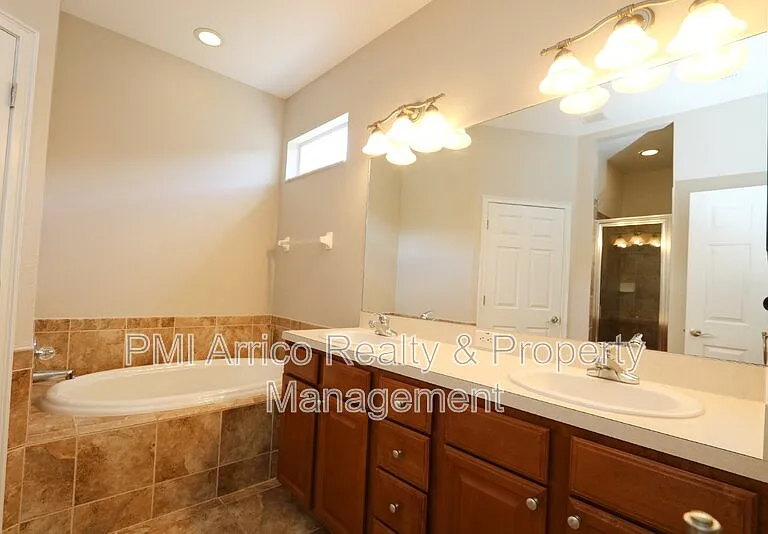 622 Breezeway Ct — Photo 18