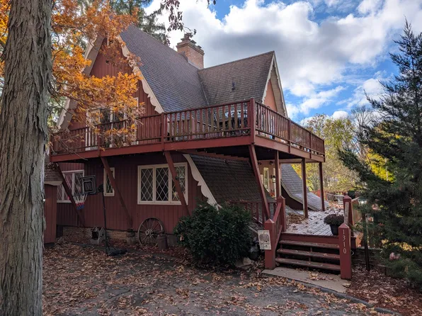 1310 Mineral Springs Rd, Sterling, IL 61081